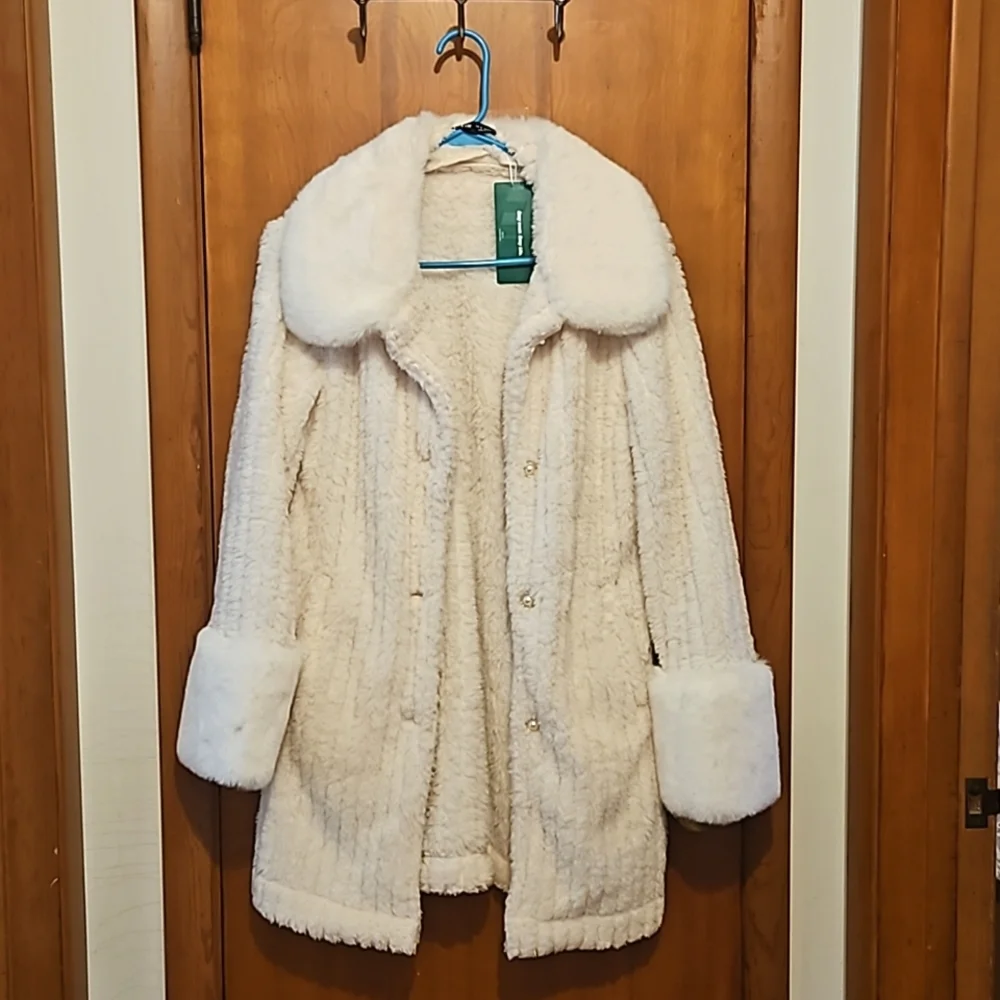 Fuzzy Robe - Picture 1 of 2